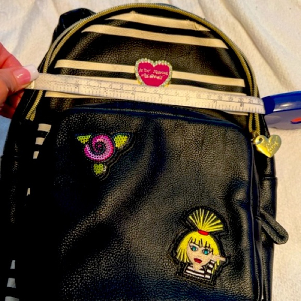 Betsey Johnson backpack measurements in pictures.